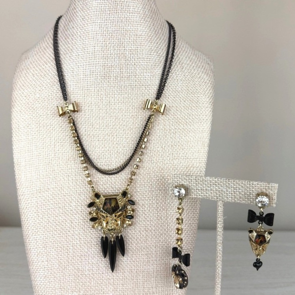 Vintage BETSEY JOHNSON Hollywood Glam Tiger Earrings Necklace Set Gold Bow Y2K